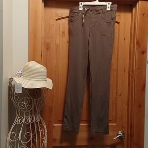 Kuhl 12 short pull on pants khaki